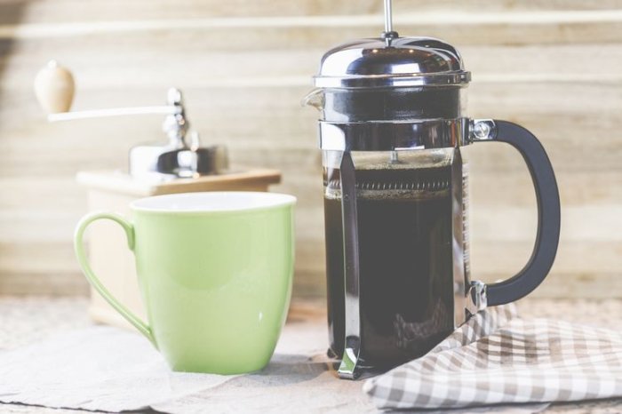 Skleněný french press kávovar s dvojitou stěnou