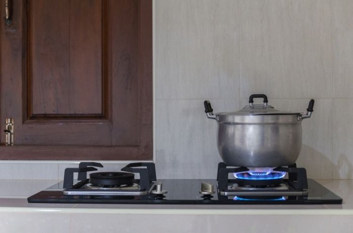 Je vaření na plynové varné desce levnější?