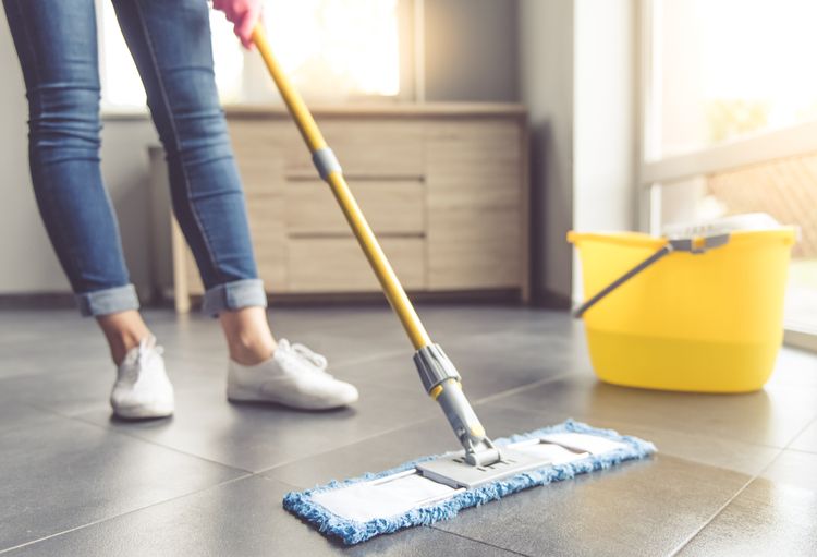 Ako vybrať najlepší mop na dlažbu aj plávajúcu podlahu