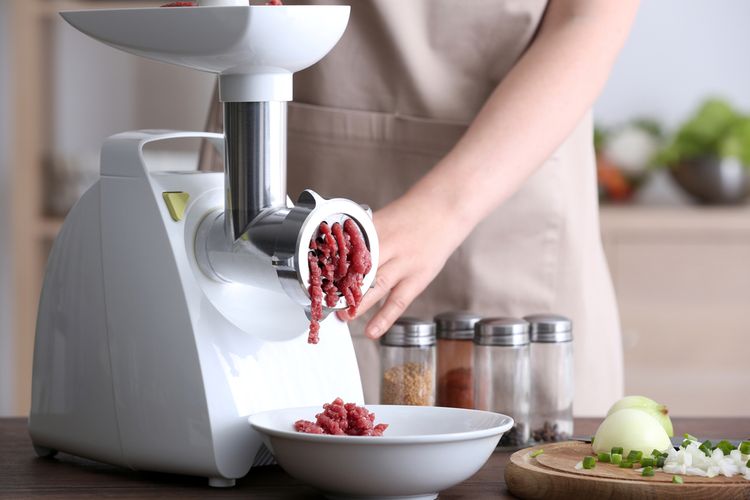 Najlepší mlynček na mäso je elektrický. Recenzie chvália Bosch aj Tefal