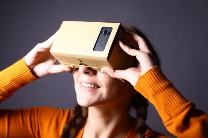 Levné VR brýle z kartonu