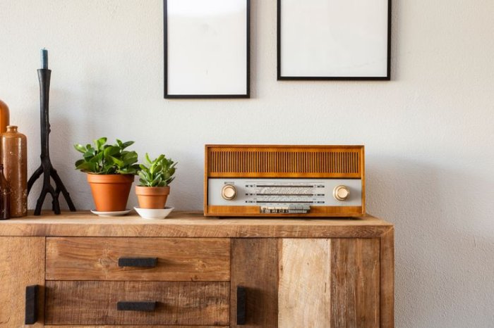 Retro rádio v obývacím pokoji