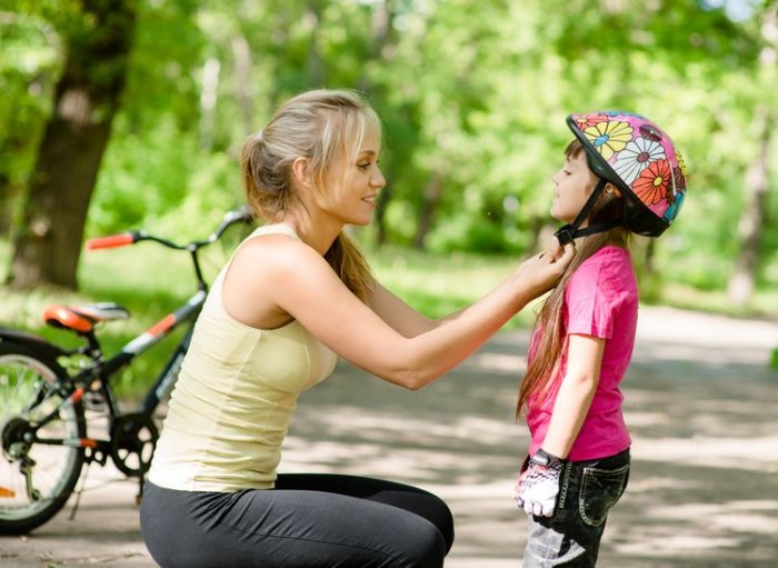 Květinová cyklistická přilba pro dítě