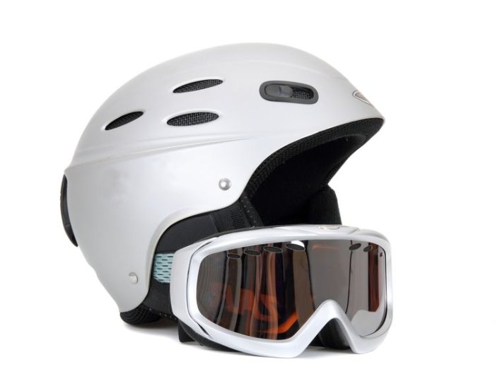 Závodní lyžařská helma s brýlemi
