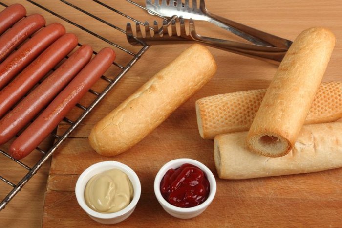 Příprava domácích hotdogů