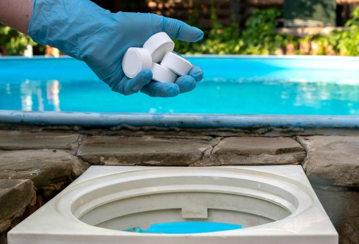 Dezinfekce bazénu pomocí chlorových tablet