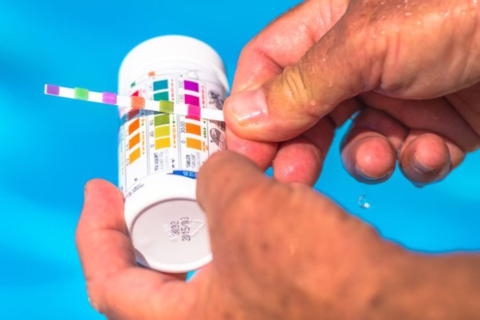 Měření pH vody v bazénu
