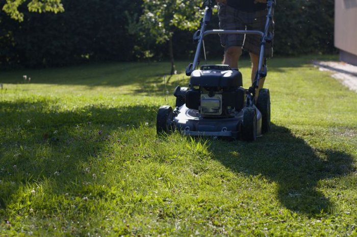 Benzínová sekačka s mulčovacím nástavcem