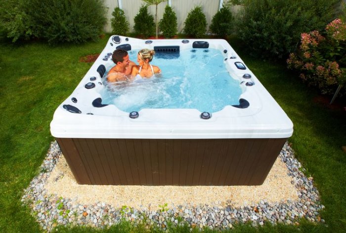 Venkovní jacuzzi s masážními tryskami