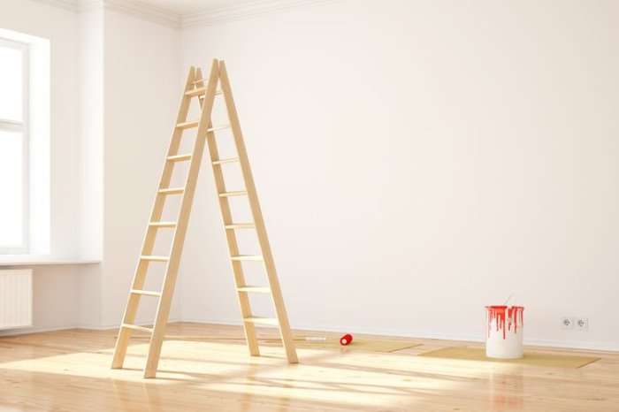 Áčkový drevený rebrík na maľovanie