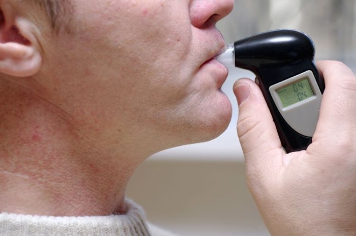 Alkohol tester s možnosťou rekalibrácie