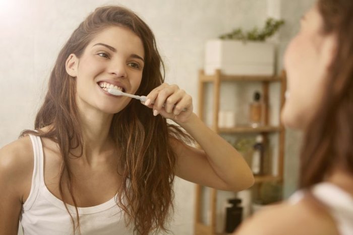 Čistenie zubov klasickou zubnou kefkou