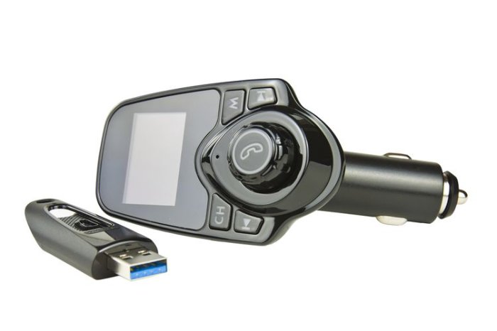 FM transmitter s podporou handsfree