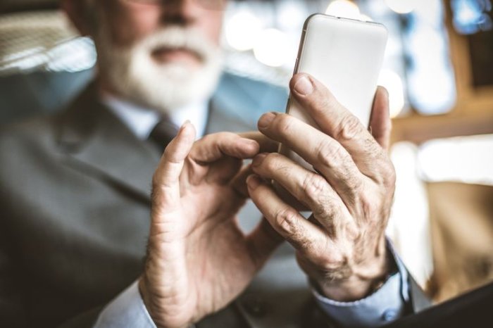 Jak vybrat mobilní telefon pro seniora?