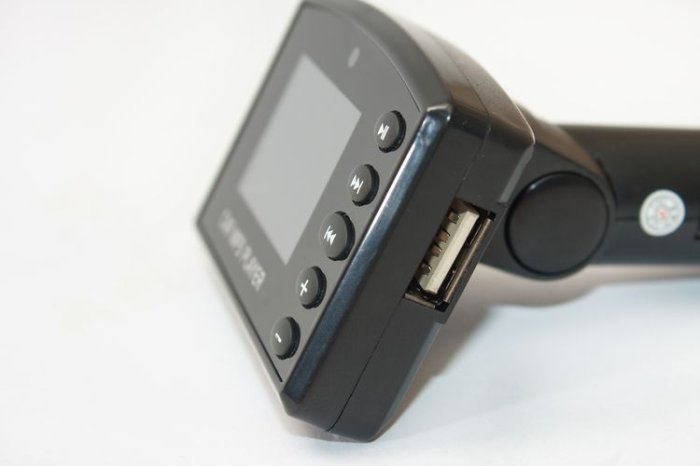 FM transmitter s USB vstupom