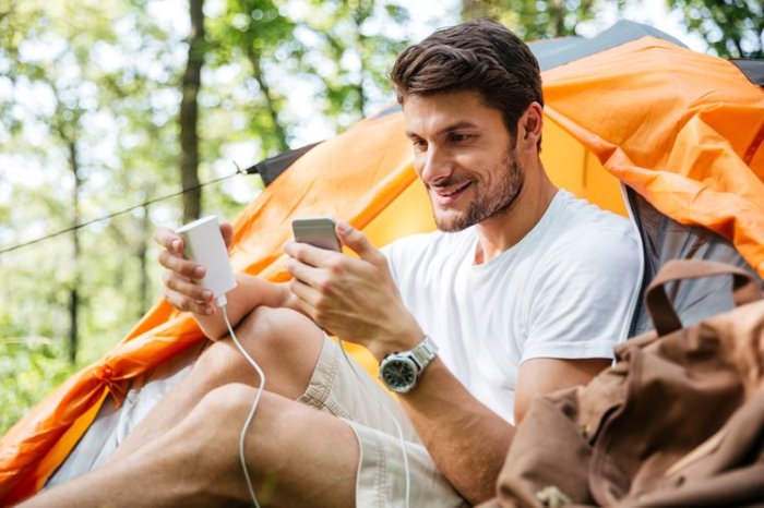 Nabíjanie mobilného telefónu cez powerbanku