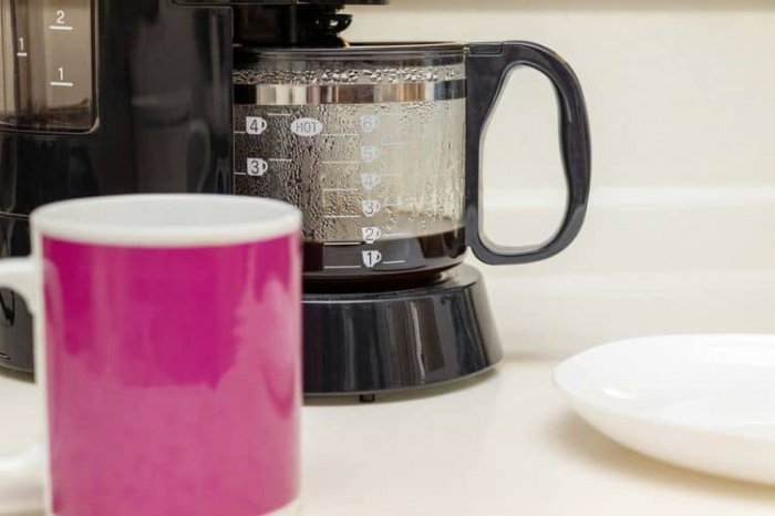 Ako vyčistiť kávovar na prekvapkávanú kávu