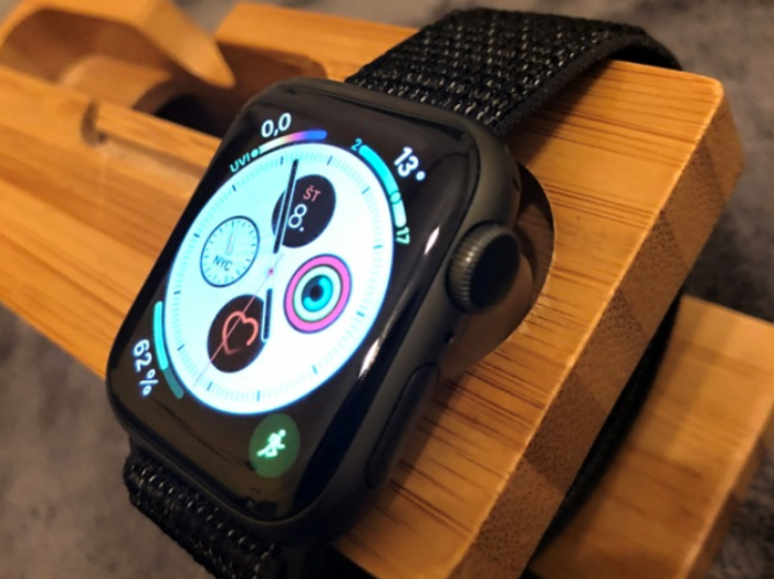 Apple Watch Series 4 Nike+ recenzia