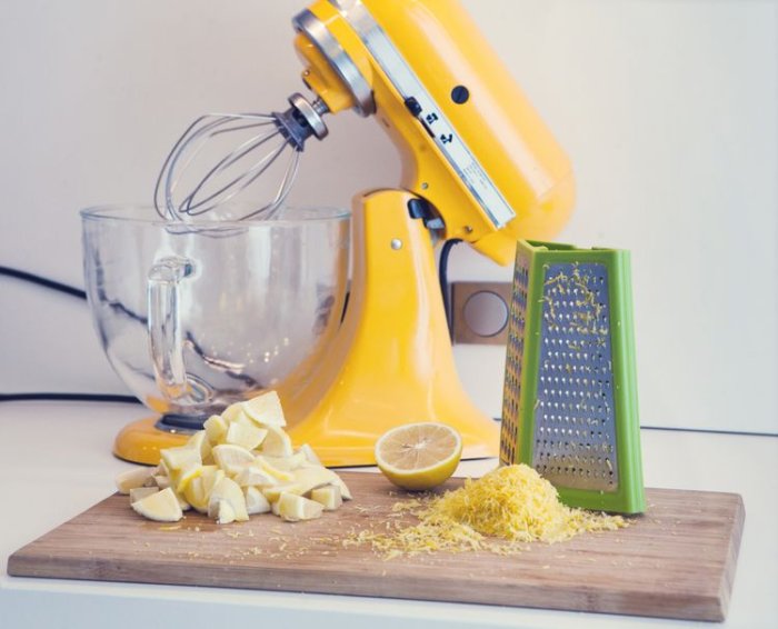 Žlutý kuchyňský robot