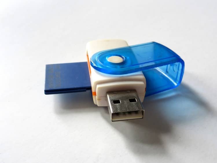 Zálohování foto na USB klíč