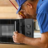 Mikrovlnka nefunguje – najčastejšie poruchy/chyby mikrovlnných rúr