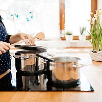 Sklokeramické, indukčné, plynové – Ako vybrať varnú dosku